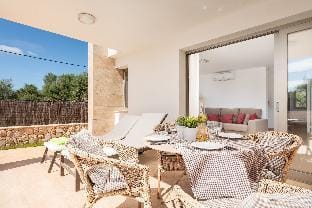Garlanda 1 in Cala Llombards Villa in Migjorn
