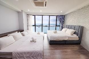 SunriseGurney #SeaView #FamilyStay Vacation rental in George Town