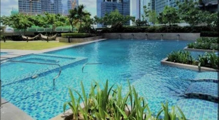 Spacious Executive 3br Apt w/ PS4 & bathtub in BGC Apartment in Makati