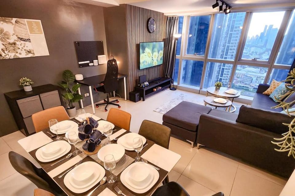 Spacious Executive 3br Apt w/ PS4 & bathtub in BGC Apartment in Makati