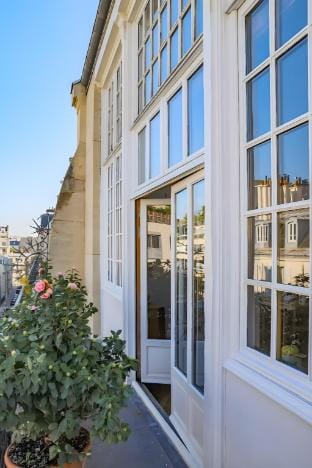 Parc Monceau Artist's Studio Apartment in Paris