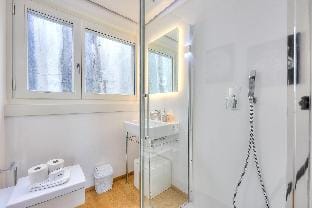 Honeymoon with Stunning View Apartment in Lugano