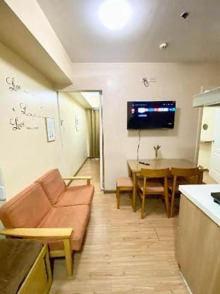 Azure 2 bedrooms with Double Deck  Apartment in Paranaque