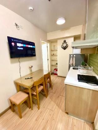 Azure 2 bedrooms with Double Deck  Apartment in Paranaque