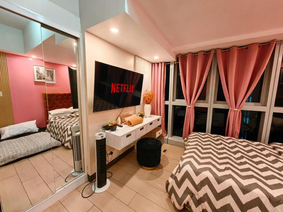 Modern Suite Room in Uptown Parksuites Tower 1 BGC Apartment in Makati
