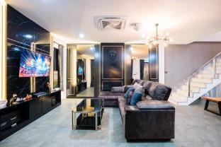 BOSS Luxury PoolVilla Pattaya 8 Bedrooms Villa in Chon Buri Changwat