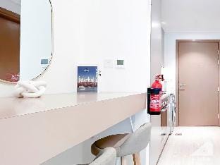 Cozy Studio with Balcony & Stunning Views Vacation rental in Dubai
