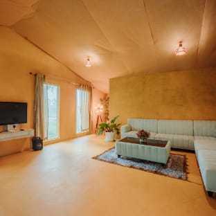 Yellow Sapphire Powered by Royal Suites and Hotel Villa in Tamil Nadu