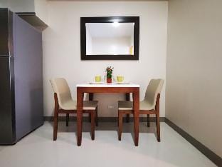 1 BR Suite in trendy One Uptown, BGC Apartment in Makati