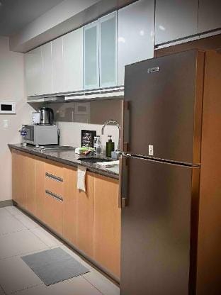 1 BR Suite in trendy One Uptown, BGC Apartment in Makati