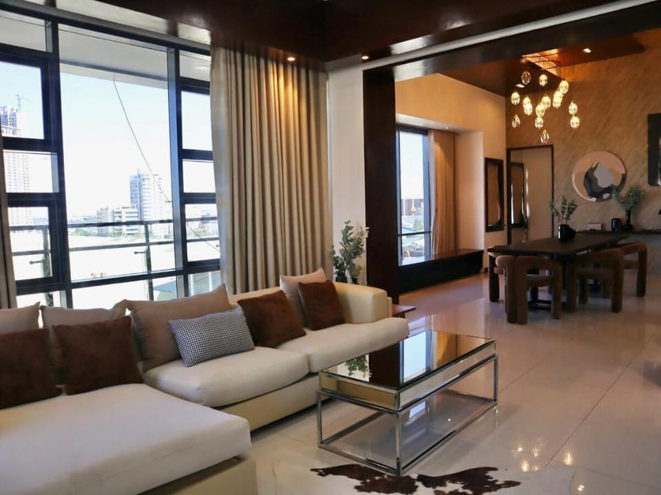 Stylish Luxury Penthouse [3BR, Wifi, Gym, Washer] Apartment in Lapu-Lapu City