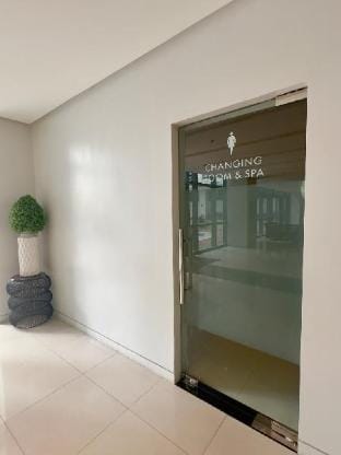 Cozy 1BR Condo w/ Uptown Mall View - BGC Zen Suite Apartment in Makati