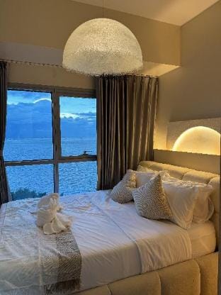 Panoramic Seaview Near Airport Facing the Bay 7g Apartment in Pasay