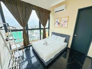 Georgetown City Skyline Seaview Urban Suites Apartment in George Town