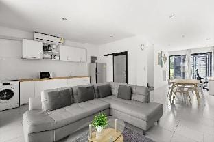Replay K5 - 3 Bed 100m to beach WIFI/GYM/POOL Apartment in Ko Samui