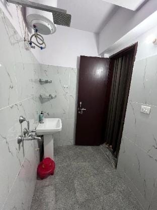 Modern haus- a new 2 bedroom spacious place Apartment in Uttarakhand
