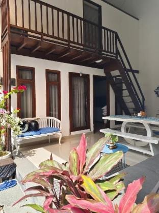 villa kayu maniss Villa in North Kuta