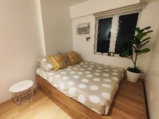 Oak Apartment @ The Rochester Bridgeview Tower Apartment in Pasig