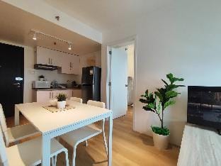 Oak Apartment @ The Rochester Bridgeview Tower Apartment in Pasig