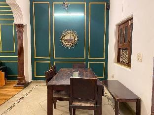 7. 3bhk theater big screen relax by instay Vacation rental in Noida
