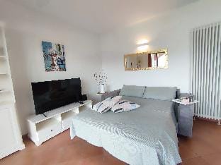 Relax sul lago di Como ,  terrazza vista lago  Apartment in Colico
