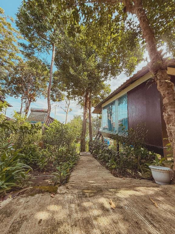 Ocean Lounge Bungalow Hotel in Sihanoukville