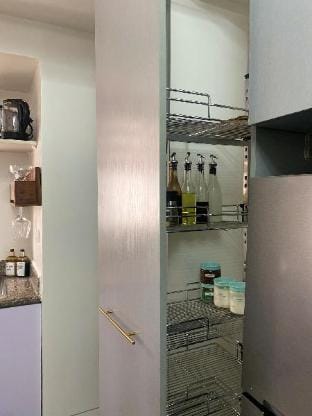 Tropical 1BR Spacious Unit in San Juan City! Apartment in Quezon City