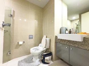 1BR BGC, One Uptown Residence B001 Apartment in Makati