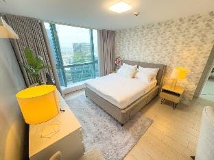 1BR BGC, One Uptown Residence B001 Apartment in Makati