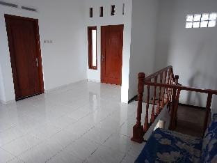 Homestay bu YULI Villa in Indonesia
