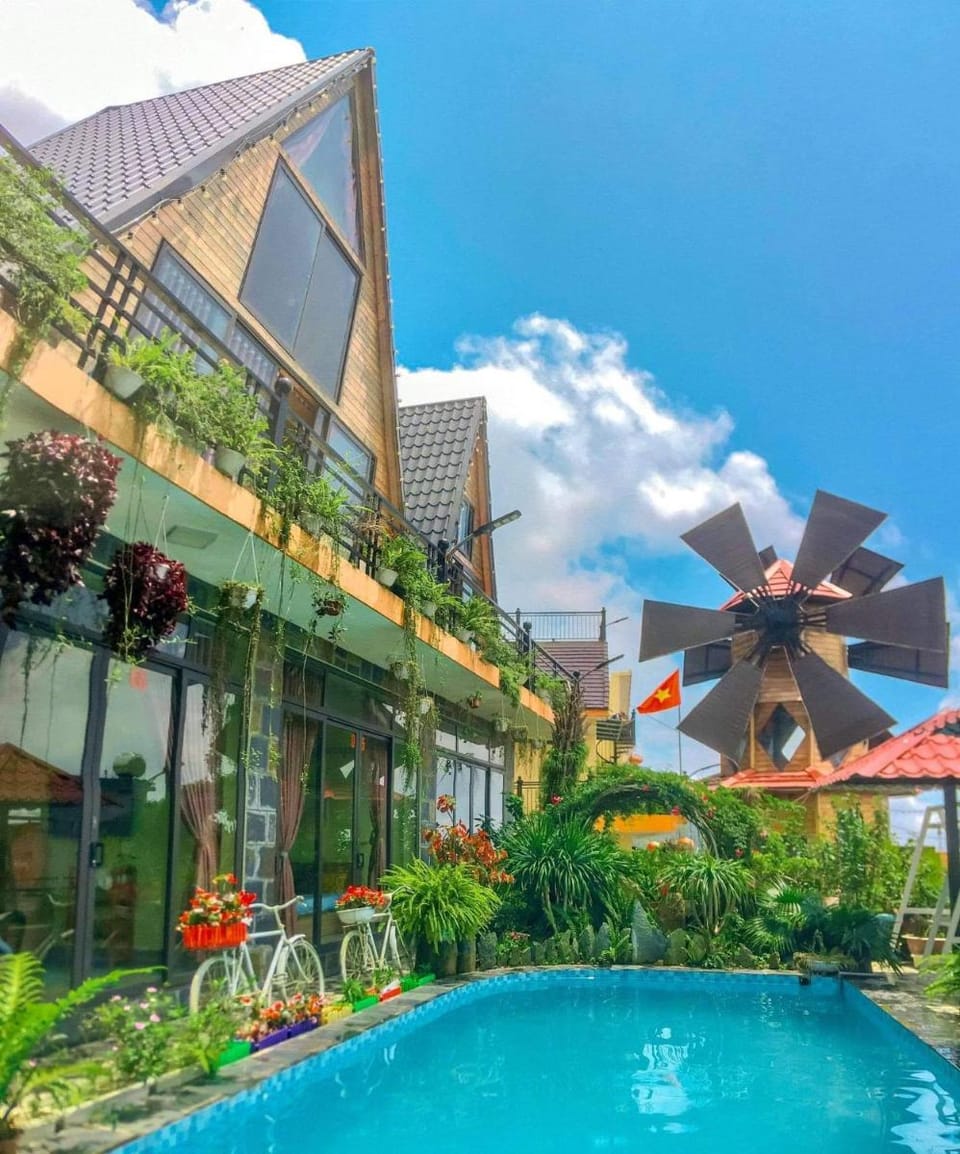 Nha Kinh - Sa Moc House Tam Dao Villa in Laos
