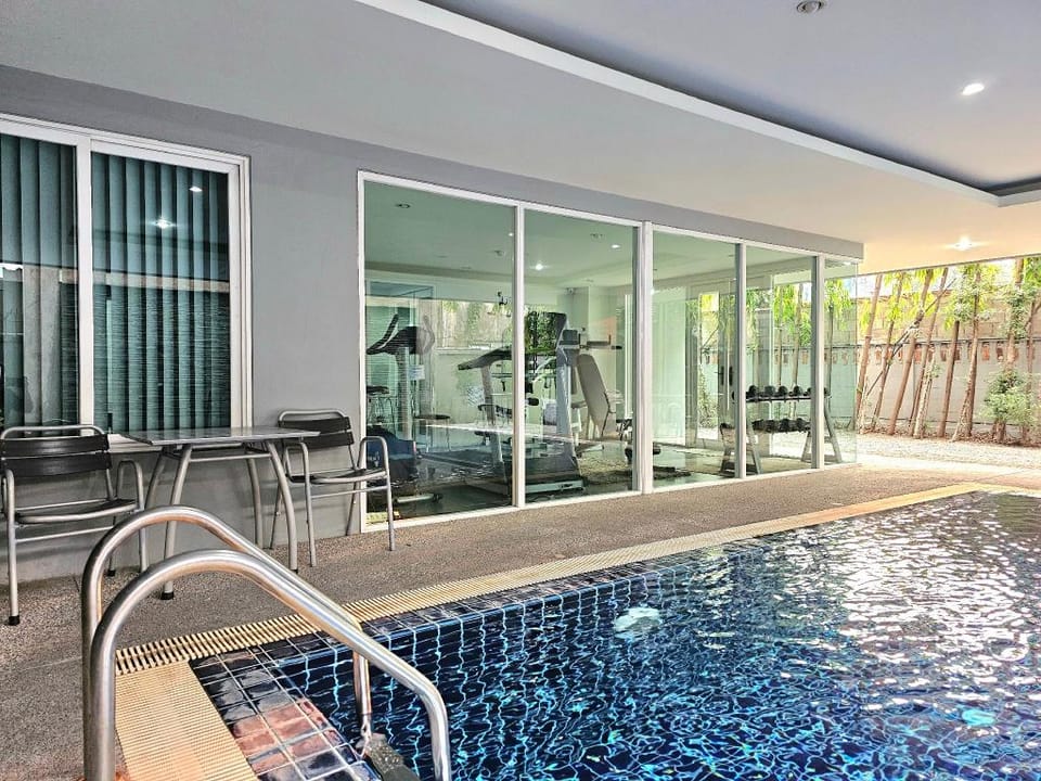Modern style 1BR with large balcony at Nimman Apartment in Chiang Mai