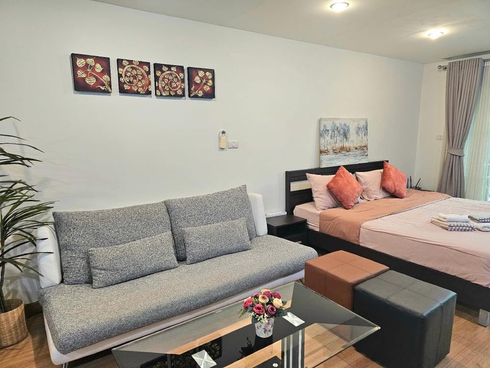 Modern style 1BR with large balcony at Nimman Apartment in Chiang Mai