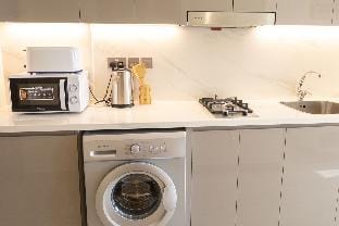 Lavish Studio "10 min Downtown" Apartment in Dubai