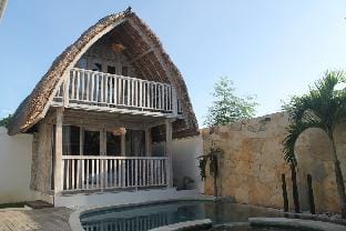 4BR Villa with private Pool Villa in Kuta Selatan