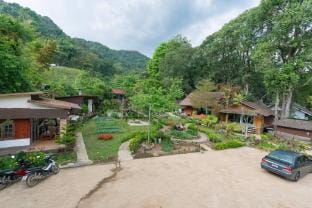 อินทนนท์เล่าจู Apartment in Thailand