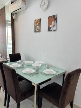 Georgetown Modern Mansion One Studio 2 Double Bed Apartment in George Town
