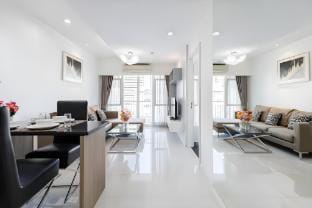 Beautiful Apartment in the Middle of Sukhumvit Apartment in Bangkok