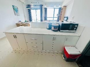 HHomes -2BR Sunset View & Pool at Masteri ThaoDien Apartment in Ho Chi Minh City