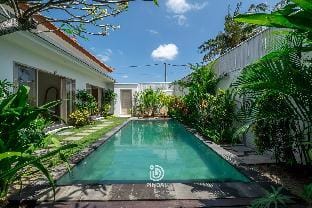 Villa 3 bedroom 3 bathroom private swimming  pool Villa in North Kuta