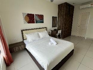 Georgetown Seaview Mansion One  6-9 pax 2R2B Apartment in George Town