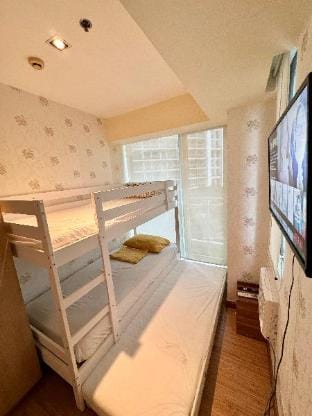 Aesthetic 2 Bedroom Beach View Unit Apartment in Paranaque