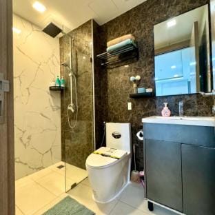 Cozy Modern High Floor 1BR Large Pool and WiFi Apartment in Pattaya City