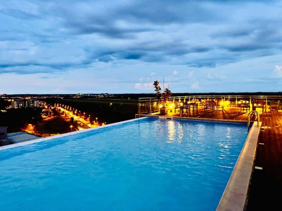 Saradise Kuching 3BR Merriton Luxury Condo Balcony Apartment in Kuching