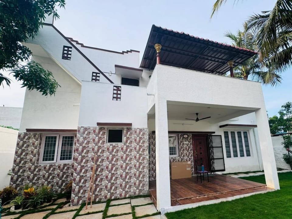 Sunny Bay ECR Hotel in Tamil Nadu