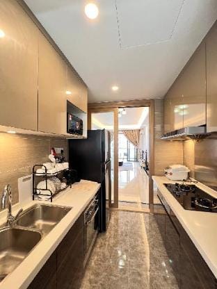 Cozy Sea View Family Villa @R&F Apartment in Johor Bahru