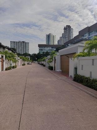中天海滩宁静奢华别墅四卧四卫 Villa in Pattaya City