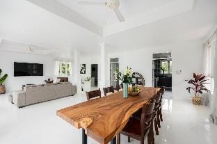Four bed villa on beachfront resort TG23 SDV351 Villa in Ko Samui