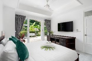 Four bed villa on beachfront resort TG23 SDV351 Villa in Ko Samui