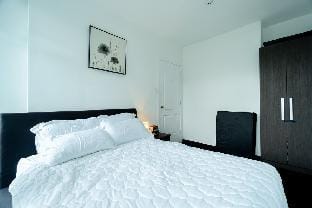 NEW 1 BR Suite in Makati w/ FREE use of amenities Apartment in Makati